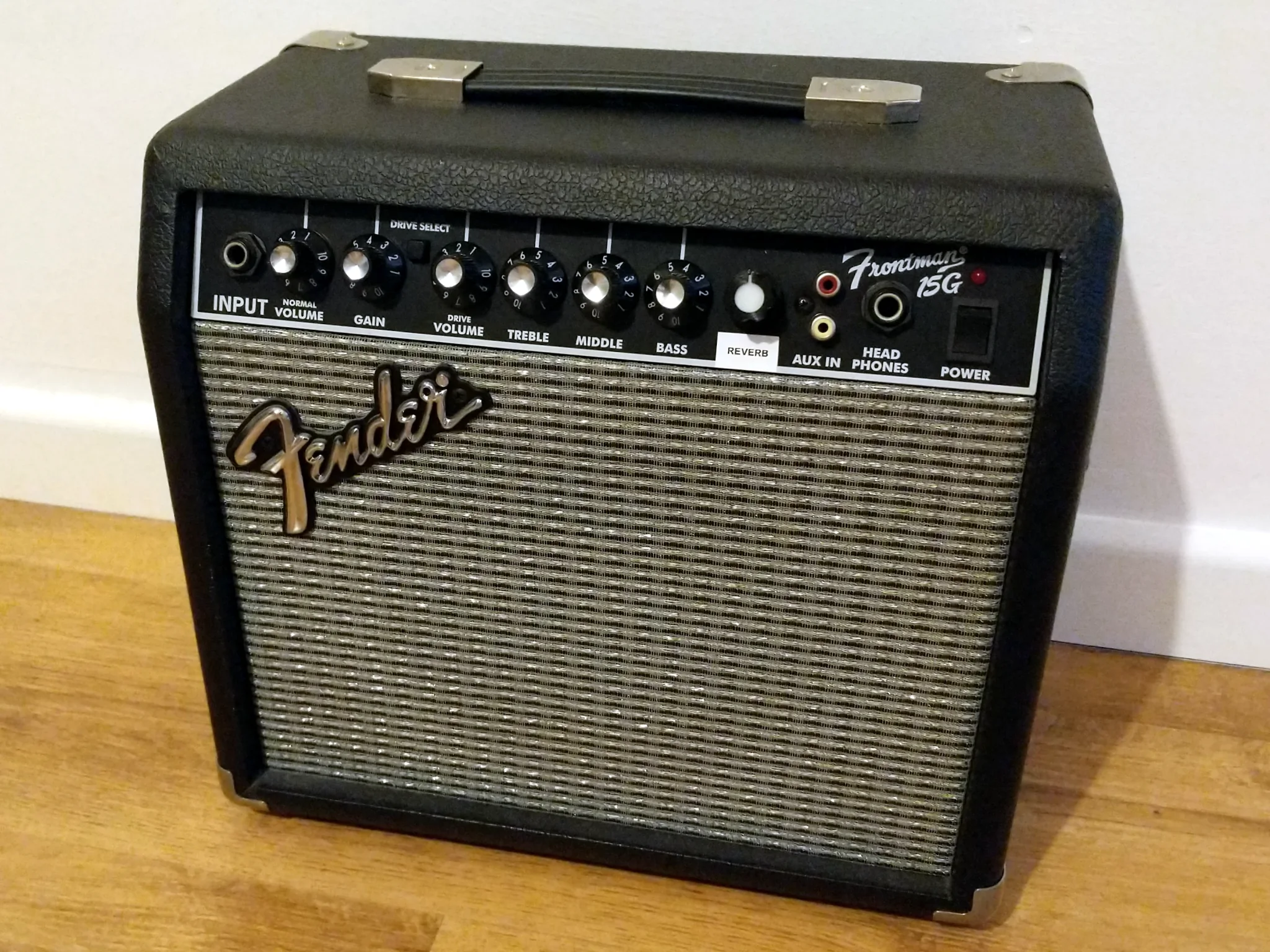Fender Frontman 15G
with retrofitted reverb circuit and knob